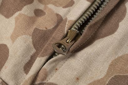 null Tenue para Indo comprenant :

-Veste USMC en toile camouflée HBT réversible....