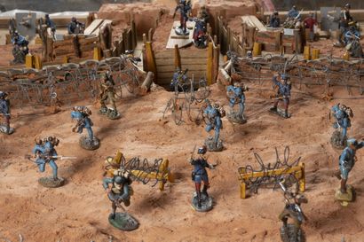 null Grand diorama "Guerre des tranchée" avec 37 figurines et 2 canons.

On joint...