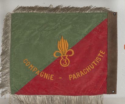  Fanion souvenir de la Compagnie Parachutiste- 3e R.E.I. 
Honneur et Fidélité. 
29...