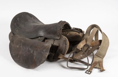 null French cavalry saddle marked Tarbes 1915.

Two pairs of fonts, one cast iron,...