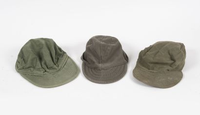 null Lot of 3 canvas caps, one of American origin in HBT canvas and two French.