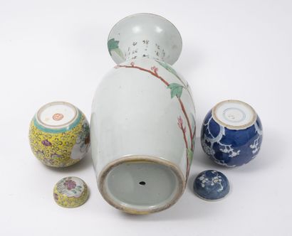 CHINE, du XVIIIème au XXème siècles, dont Canton * Lot de 9 pièces en porcelaine...