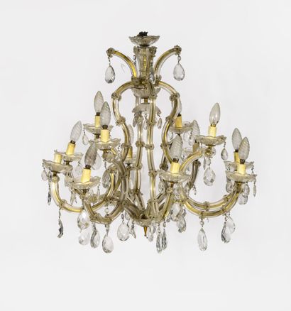 MURANO, XXème siècle Lustre en laiton à deux couronnes de huit et quatre lumière,...