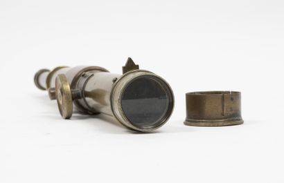 EUROPE, fin du XIXème siècle Corps de petite lunette astronomique en laiton et cuivre,...