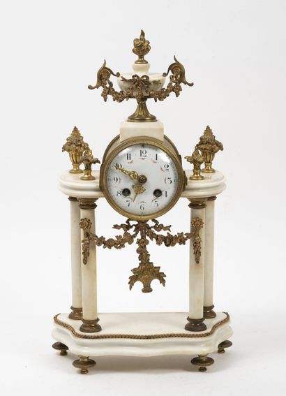 null Small portico clock in the Louios XVI style in marble and gilded brass, decorated...