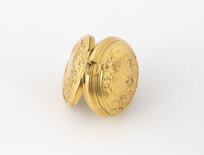 Small round powder case in yellow gold (750)...