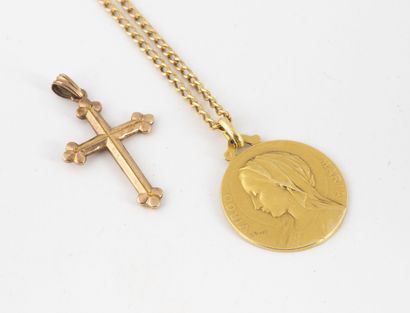 null Chaine en or jaune (750) retenant une médaille à l'effigie de la vierge en or...