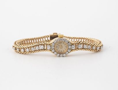 CORUM Montre bracelet de dame en or jaune (750) et platine (950). 
Boîtier rond,...