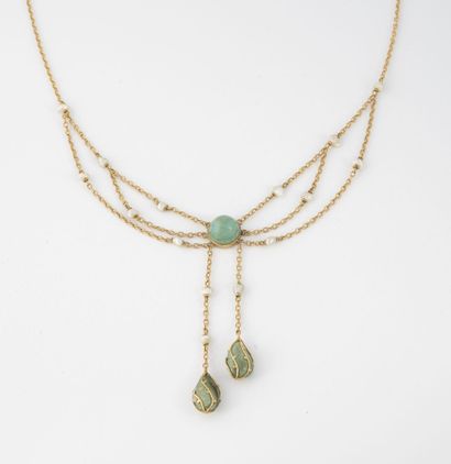 null Fine necklace in yellow gold (750), the neckline forming a drapery and punctuated...