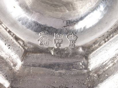 ARRAS, première moitié du XVIIIème siècle Pair of silver torches (950) with binnacles,...