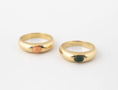 null Yellow gold (750) ring centered with a coral cabochon.

Gross weight: 4.1 g...