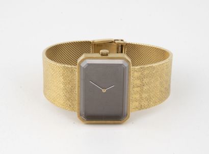 OMEGA DE VILLE 
Montre bracelet d'homme en or jaune (750). 




Boîtier rectangulaire...