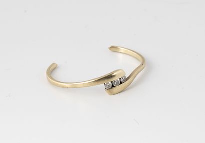 null Yellow gold ring (375). 

Gross weight : 1.1 g.