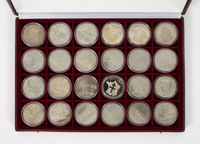 null Lot of coins and medals including:

-5 plates including 35 coins.

-2 folders...