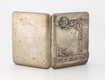 RUSSIE Silver cigarette case (84 zolotniks / 875 / min. 800) with a lid decorated...