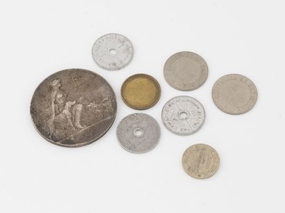 EUROPE & AMERIQUE, Lot de monnaies anciennes et modernes en métal ou en argent (min....