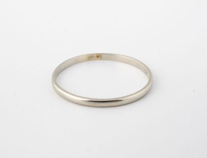 Wedding ring in white gold (750). 

Weight...