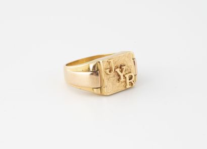 Yellow gold (750) signet ring with the number...