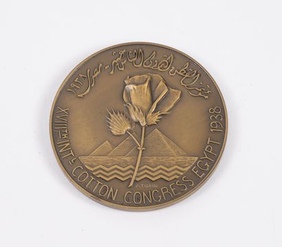EGYPTE Médaille en bronze patiné.

18ème congrès du coton. Roi Farouk. 1938.

Gravée...