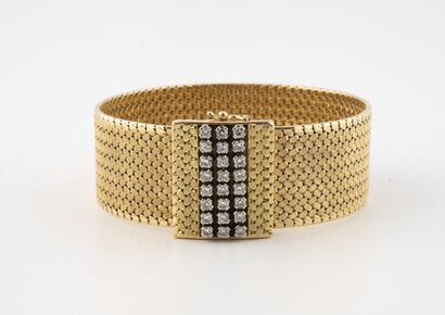 null Belt bracelet in yellow gold (750) with flexible mesh with rectangular patterns...