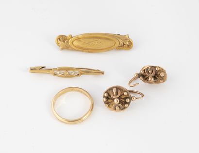 null Petit lot de bijoux en or jaune (750) comprenant deux broches barrettes, l'une...
