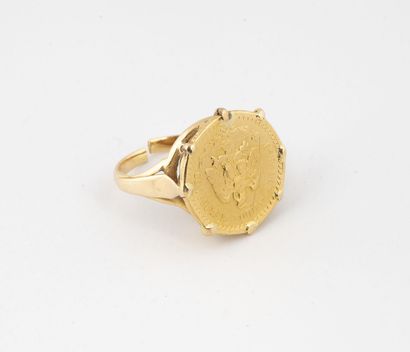 Yellow gold ring (750) decorated with an...