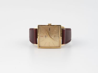 MP Men's wrist watch.

Square case in yellow gold (750).

Dial with gold background,...