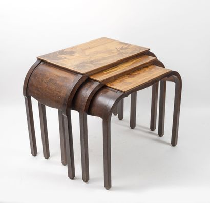 Etablissements GALLE Suite of three nesting tables in stained natural wood with rectangular...