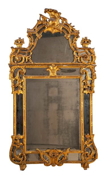 null Large carved and gilded wood mirror with filleted moldings, punctuated with...