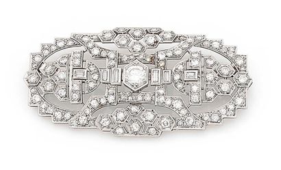 null White gold (750) and platinum (850) brooch, rectangular shape with crenellated...
