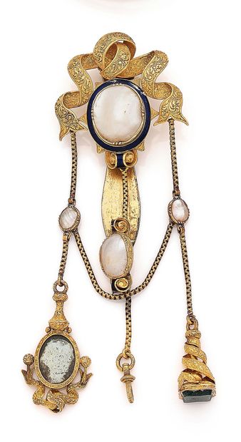 null Yellow gold (750) chatelaine consisting of an oval medallion of white mother-of-pearl...
