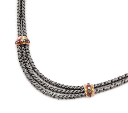 null Elegant choker necklace in yellow and black gold (750) and platinum (950) formed...