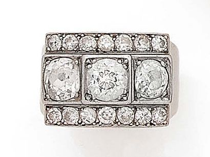 null White gold (750) and platinum (850) Tank ring centered with three old-cut diamonds,...