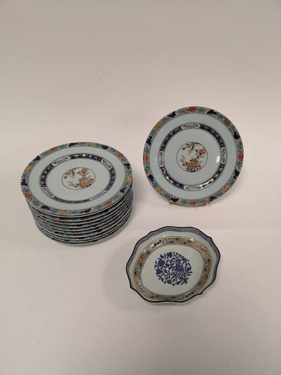 REYNAUD, Limoges Lot in porcelain with celadon background with polychrome floral...