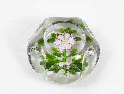 BACCARAT Paperweight ball in colorless crystal, faceted, with inclusion of a white...