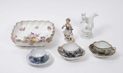 MEISSEN ou autres, XXème siècle Ensemble de 9 pièces en porcelaine à décors imprimés...
