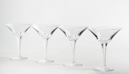 LALIQUE France, modèle Treves Suite of four champagne or Martini glasses.

In crystal.

Signed.

H....
