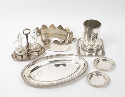 null Lot in silver plated metal :

- card dish and two coasters with nets and crossed...