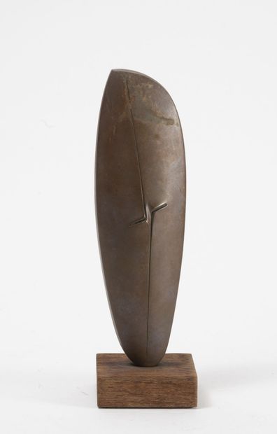 JEAN-PIERRE GHYSELS (1932) Sculpture épurée en bronze à patine cuivrée.

Signée sur...