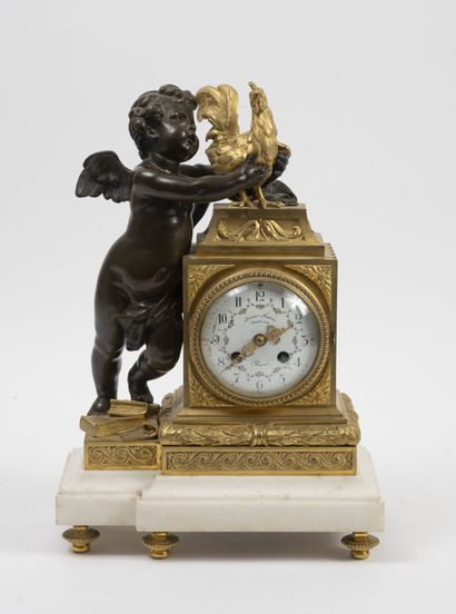 SUSSE FRÈRES Beautiful clock in patinated and gilded bronze with a figure of love...