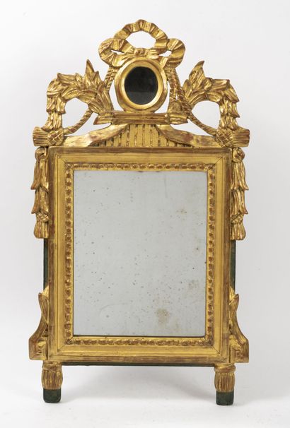 null Carved and molded gilded wood mirror with a frieze of pearls and an openwork...