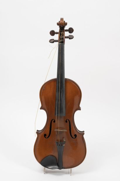 MIRECOURT, début du XXème siècle Violin of study of industrial manufacture.

Apocryphal...