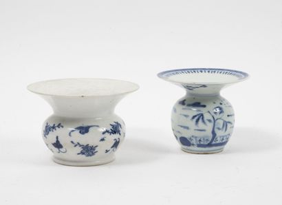 CHINE pour le VIETNAM - XIXème siècle Two porcelain "zhadou" spittoons decorated...