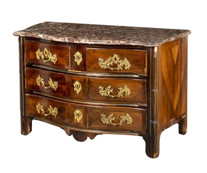 null Curved chest of drawers in exotic wood veneer, with curved front with three...