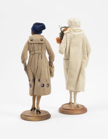 LAFITTE DESIRAT 1917-1918 - Elegant woman in winter daytime dress, 1917.

Dressed...