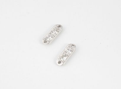 null Fragment de puces d'oreilles en or gris (750) ornés de petits diamants taille...