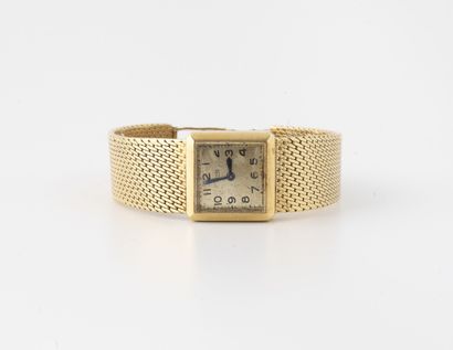 JAEGER Lady's wristwatch in yellow gold (750).

Square case. 

Dial with golden background,...