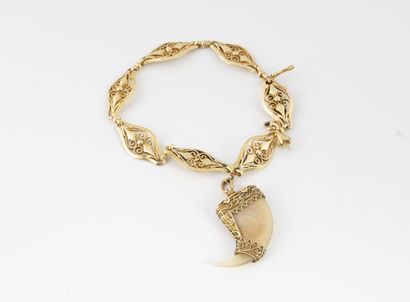 null Bracelet en or jaune (750) à maille ovale à décor ajouré de rinceaux filiformes,...