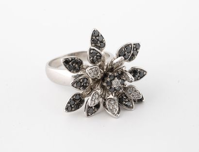 EFFY Jewelry Bague fleur articulée en or gris (585) s'épanouissant en petits diamants...