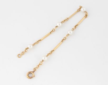 null Bracelet en or jaune (750) mailles forçat et bâtons alternés de perles de culture...